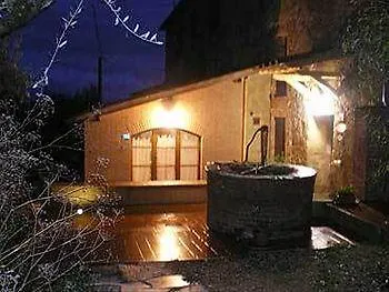 Landhaus Fullino Nero Rta - Residenza Turistico Alberghiera Siena